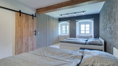 Pronájem chalupy v srdci Krkonoš – Svoboda nad Úpou (380 m²)