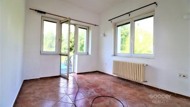 Pronájem pěkného bytu 2+kk+terasa, 67 m2 v centru Neveklova, okres Benešov.