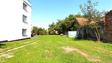 Pronájem pěkného bytu 2+kk+terasa, 67 m2 v centru Neveklova, okres Benešov.