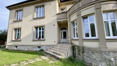 Velmi útulný ateliér ve vile s géniem loci v atraktivním místě. 