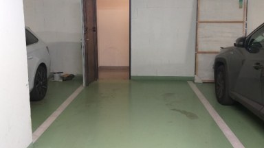 Pronájem garážového stání a přiléhajícího sklepa v rezidenčním projektu Zahrady Rokytka, ul. Modrého
