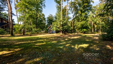 Prodej stavebního pozemku 1 300 m² se srubem, Stará Boleslav – Vestecká.